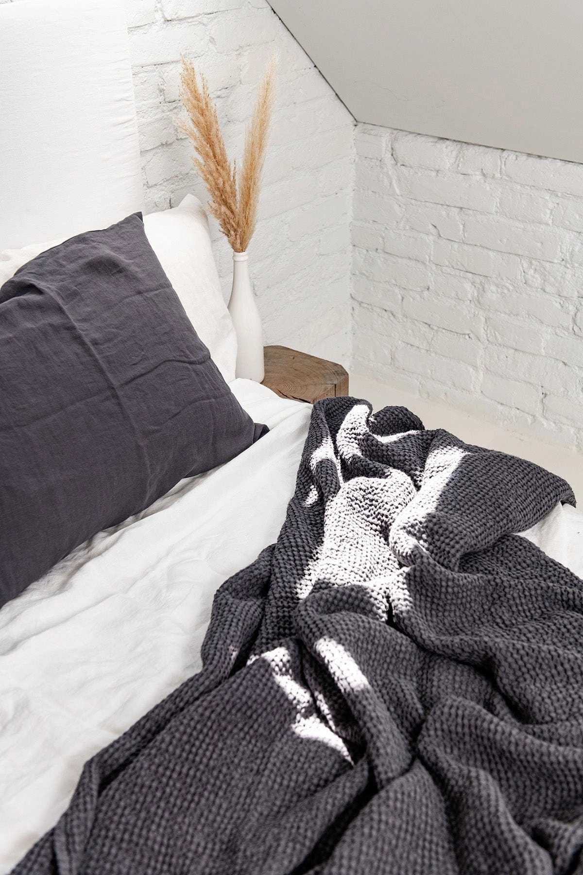 Linen Waffle Blanket | Charcoal